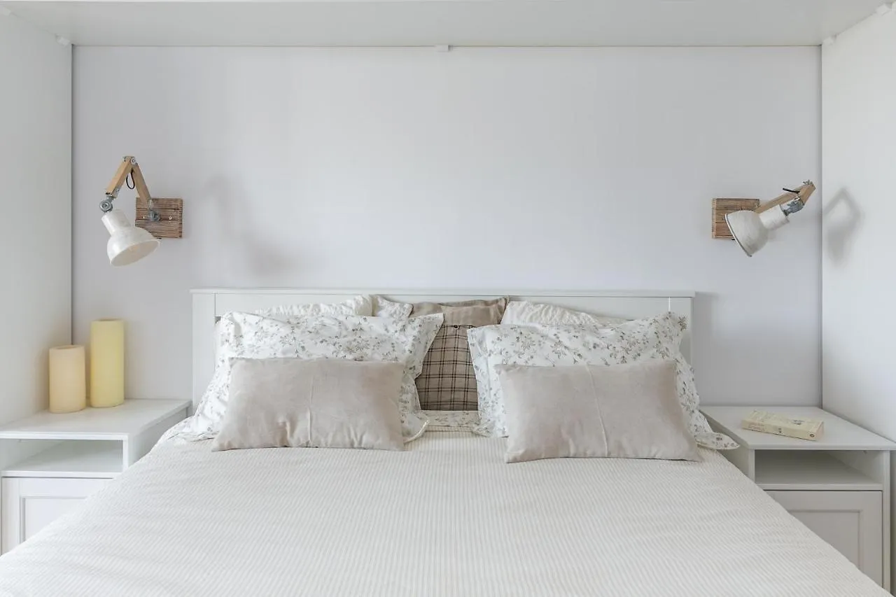 Spacious Apt Campo D'Ourique With Ac Lisbon