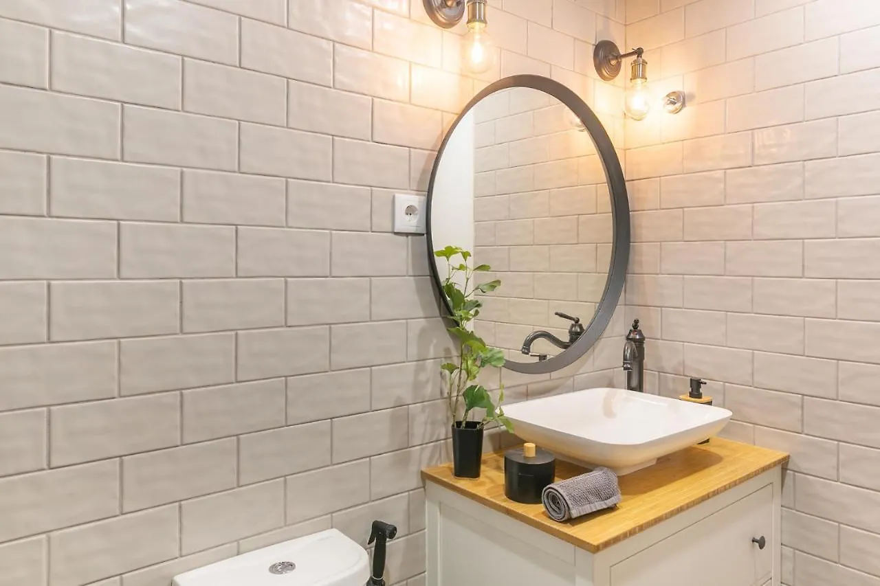 Spacious Apt Campo D'Ourique With Ac Lisbon
