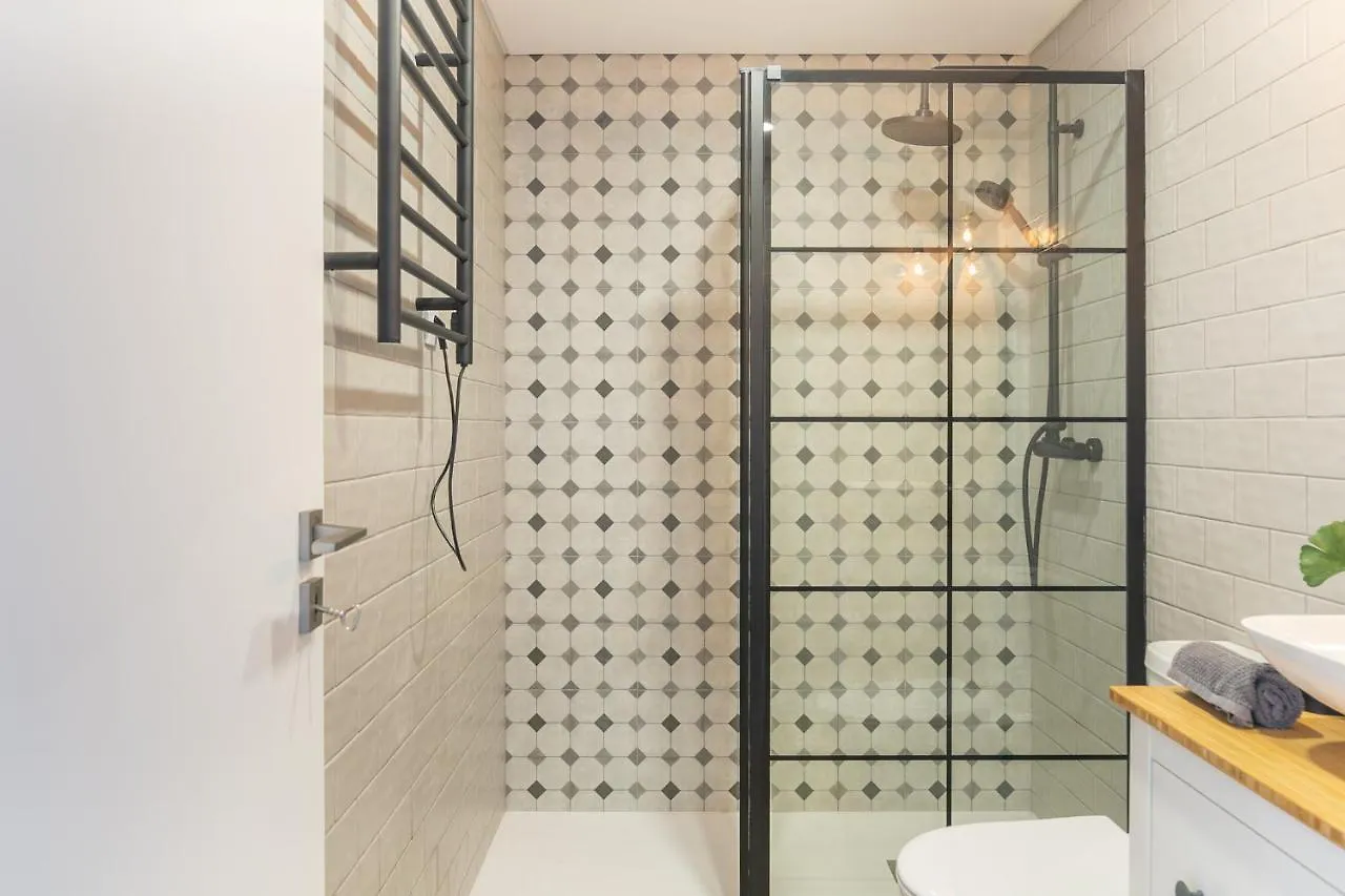 Spacious Apt Campo D'Ourique With Ac Lisbon 0*,  Portugal