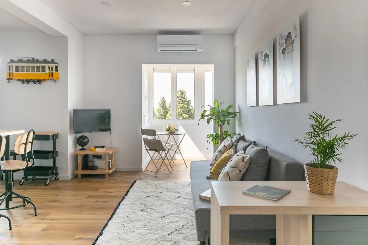 Spacious Apt Campo D'Ourique With Ac Lisbon 0*,